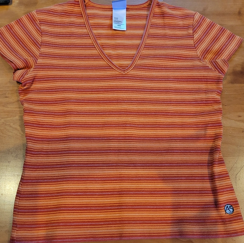 Women's north face tee